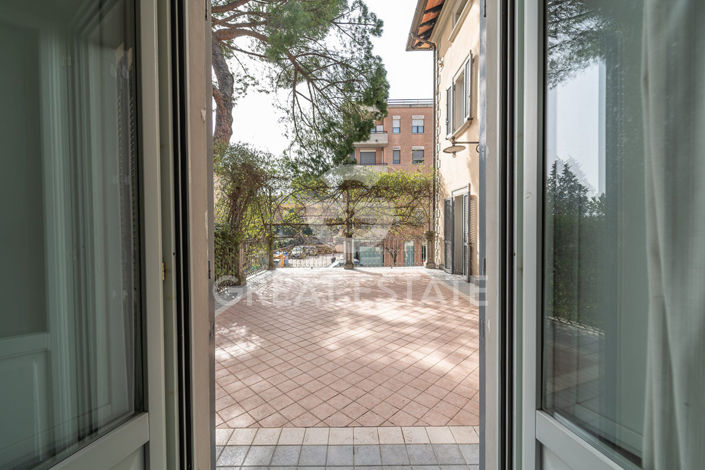 Image No.11-11 Bed Villa for sale