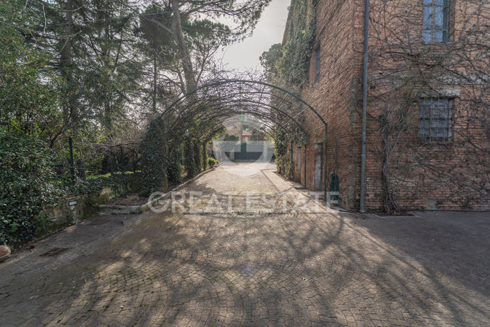 Image No.12-11 Bed Villa for sale