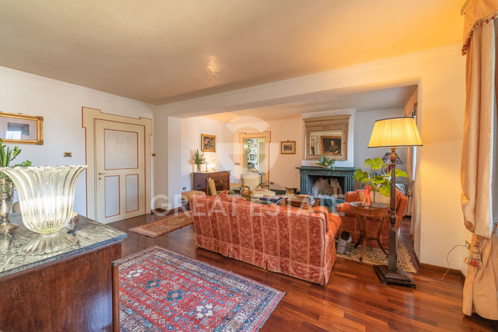 Image No.2-11 Bed Villa for sale