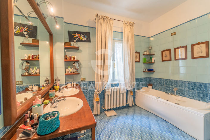 Image No.22-11 Bed Villa for sale