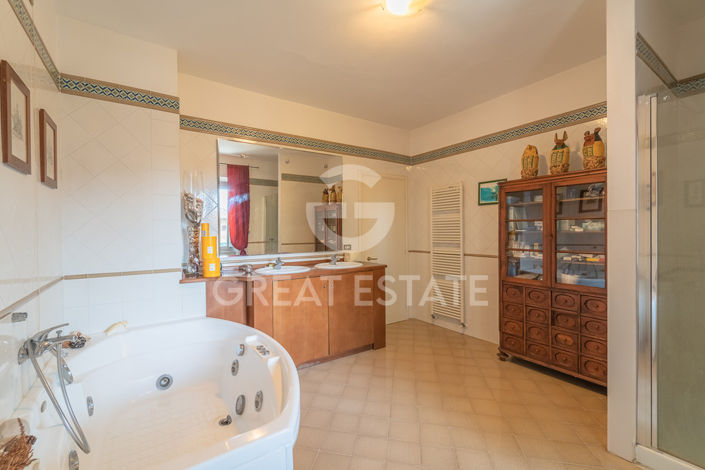 Image No.27-11 Bed Villa for sale