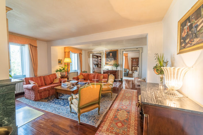 Image No.5-11 Bed Villa for sale