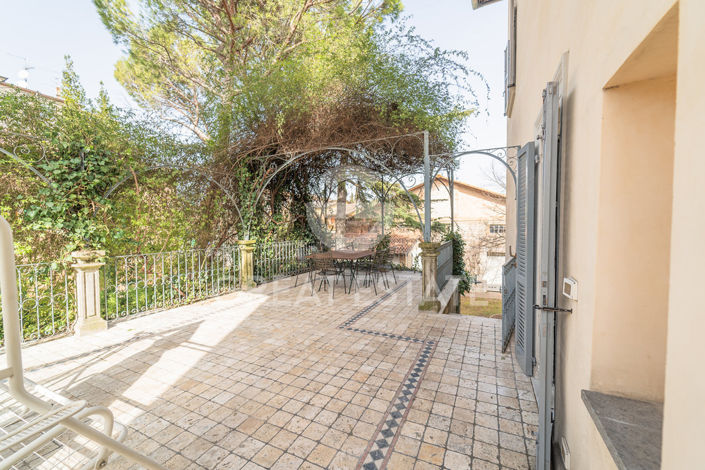 Image No.8-11 Bed Villa for sale