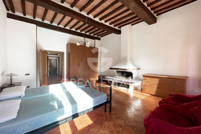 Image No.15-5 Bed Property for sale