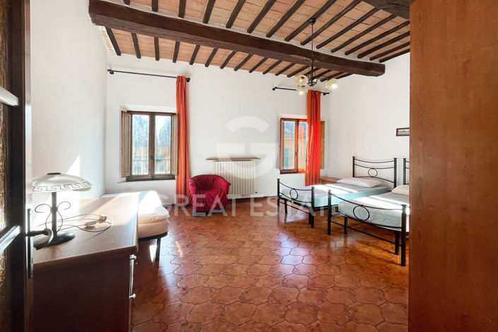 Image No.17-5 Bed Property for sale