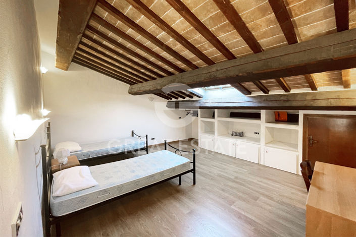 Image No.20-5 Bed Property for sale