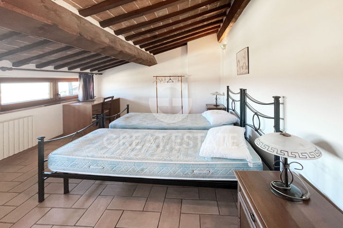 Image No.22-5 Bed Property for sale