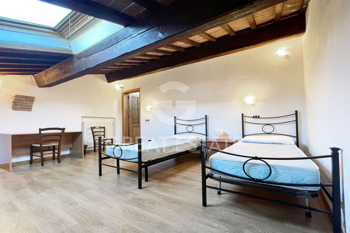 Image No.23-5 Bed Property for sale