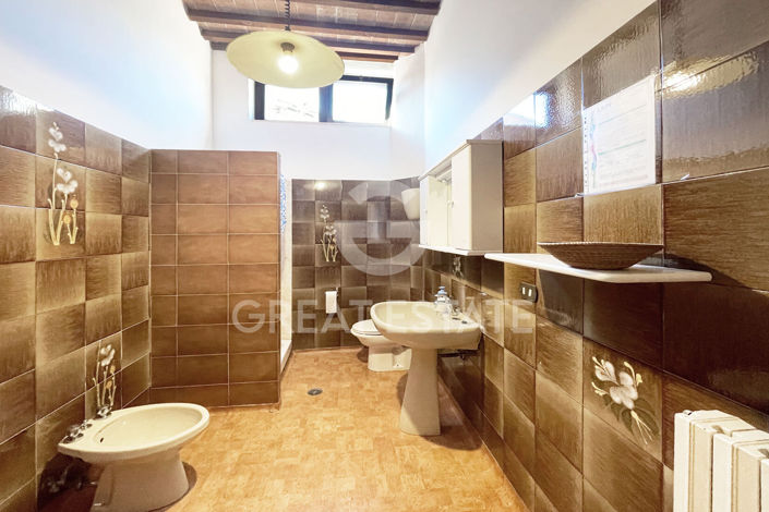 Image No.25-5 Bed Property for sale