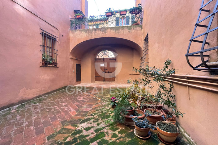 Image No.4-5 Bed Property for sale