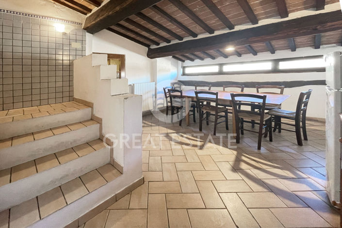 Image No.8-5 Bed Property for sale