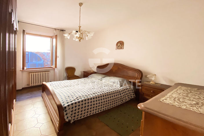 Image No.15-2 Bed Property for sale