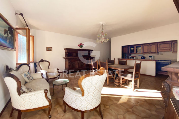 Image No.8-2 Bed Property for sale