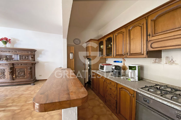 Image No.10-2 Bed Property for sale