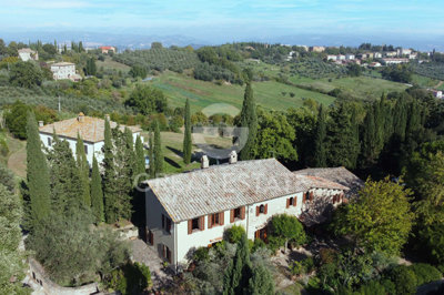Maison de campagne de 5 chambres à vendre à Perugia