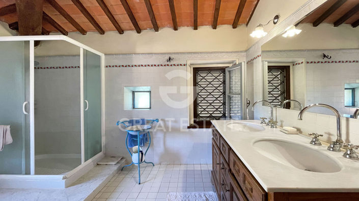 Image No.23-4 Bed Country House for sale