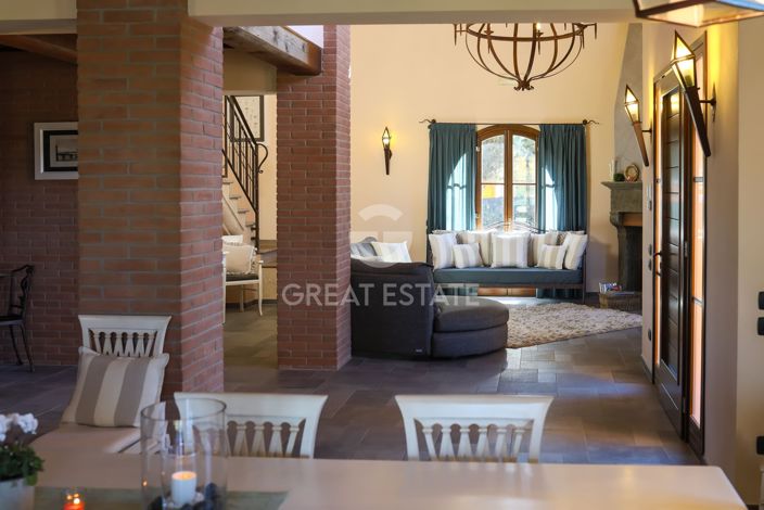 Image No.2-4 Bed Villa for sale