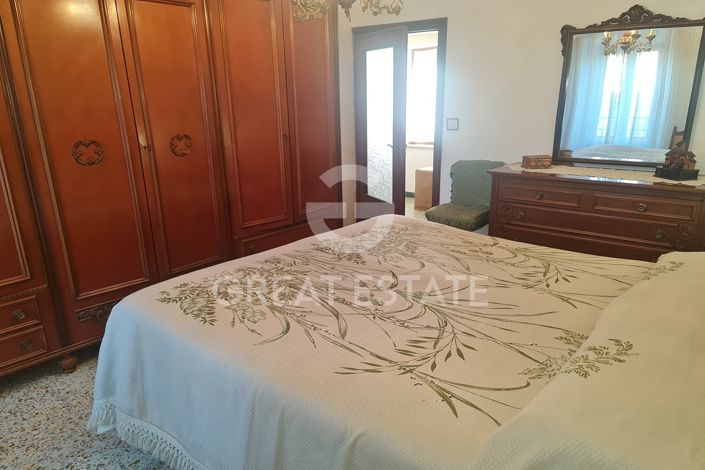 Image No.18-4 Bed Property for sale