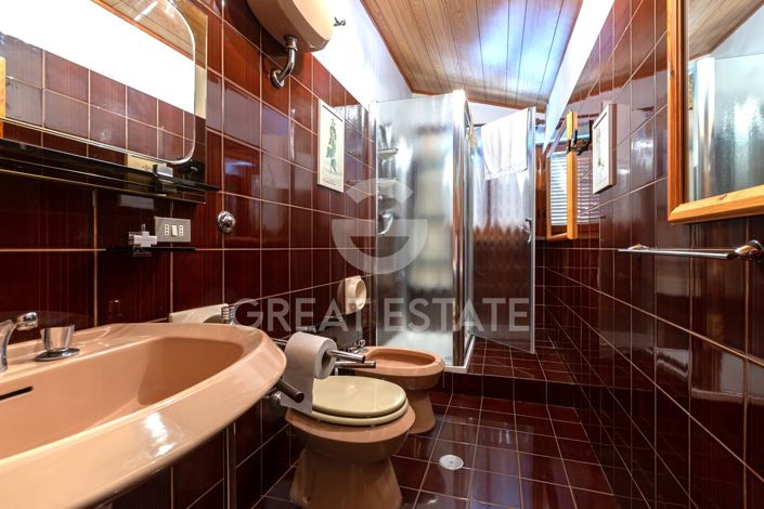 Image No.12-4 Bed Property for sale