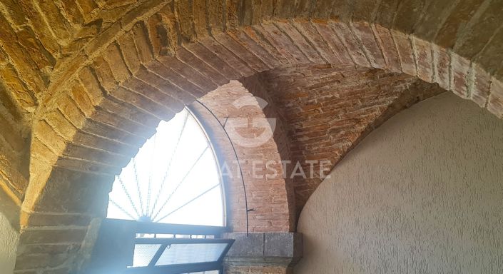 Image No.20-4 Bed Property for sale