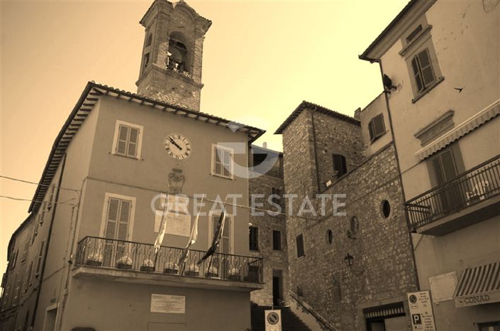 Image No.27-4 Bed Property for sale