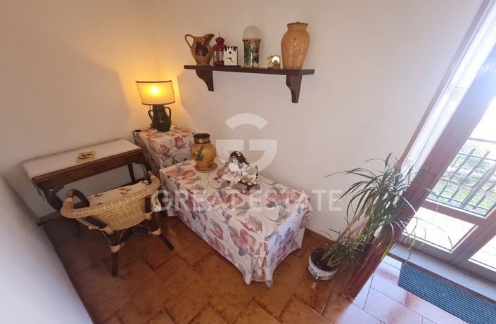 Image No.12-2 Bed Property for sale