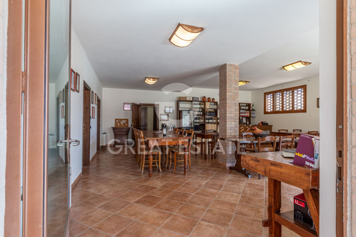 Image No.2-2 Bed Country House for sale