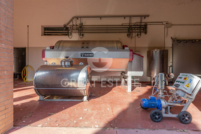 Image No.26-2 Bed Country House for sale