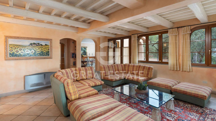 Image No.2-Maison de campagne de 6 chambres à vendre à Grosseto