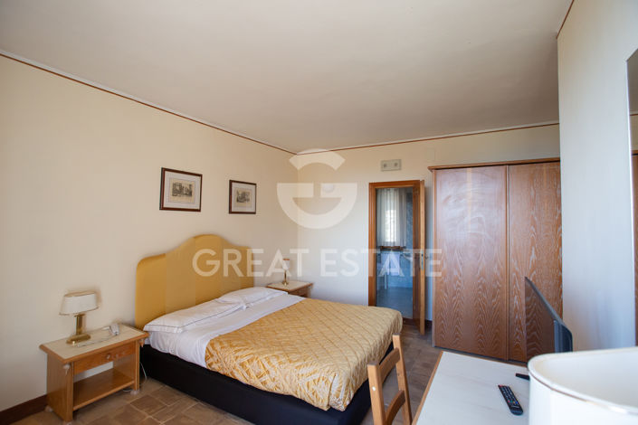 Image No.30-Maison de campagne de 28 chambres à vendre à Pérouse