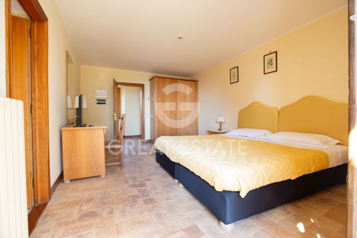 Image No.32-Maison de campagne de 28 chambres à vendre à Pérouse