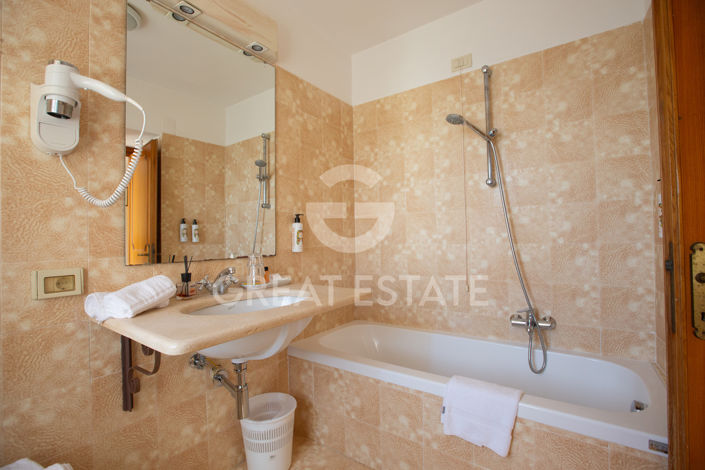 Image No.38-Maison de campagne de 28 chambres à vendre à Pérouse