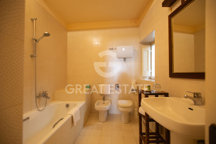 Image No.39-Maison de campagne de 28 chambres à vendre à Pérouse