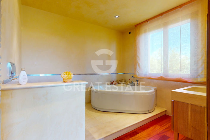 Image No.45-Maison de campagne de 4 chambres à vendre à Castiglione del Lago