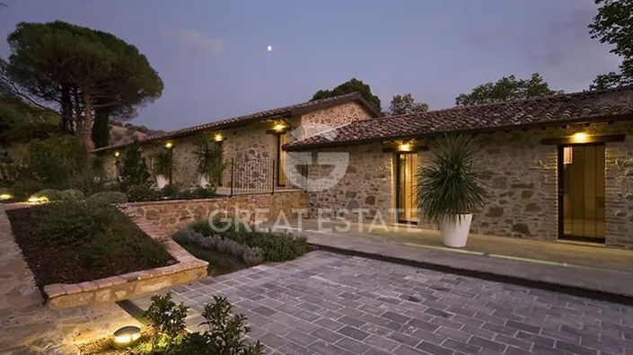 Image No.18-Maison de campagne de 16 chambres à vendre à Pérouse