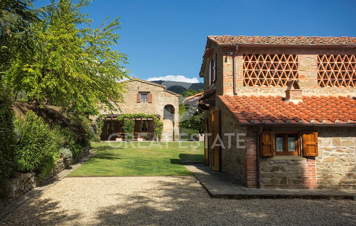 Image No.10-4 Bed Country House for sale