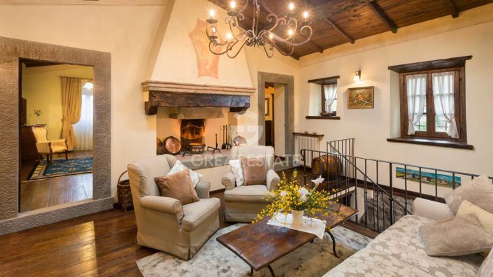 Image No.2-4 Bed Country House for sale