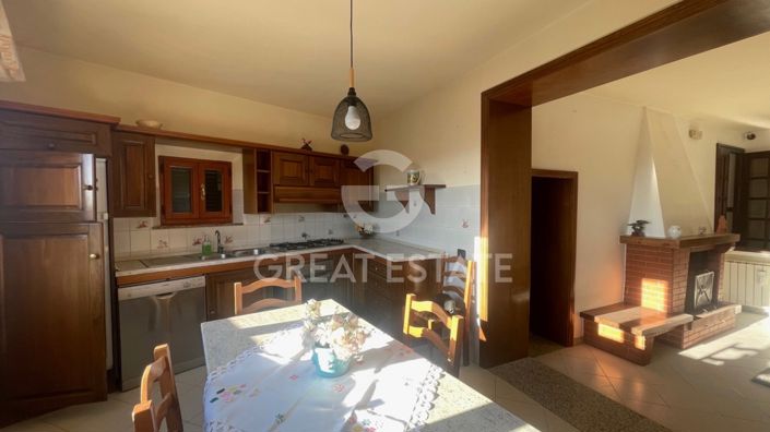 Image No.12-4 Bed Property for sale