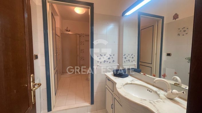 Image No.14-4 Bed Property for sale