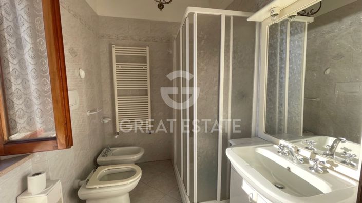 Image No.22-4 Bed Property for sale