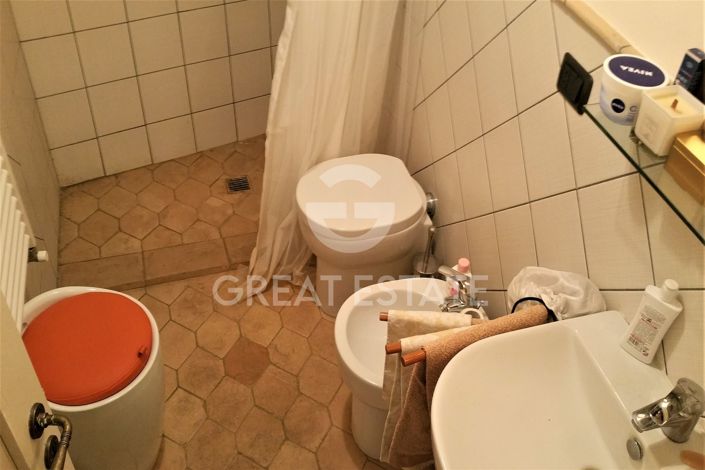 Image No.14-1 Bed Property for sale