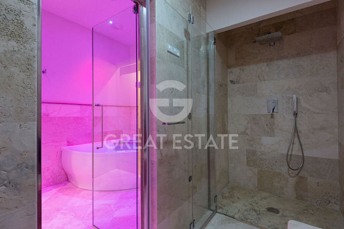 Image No.17-7 Bed Villa for sale