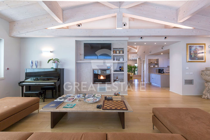 Image No.2-7 Bed Villa for sale