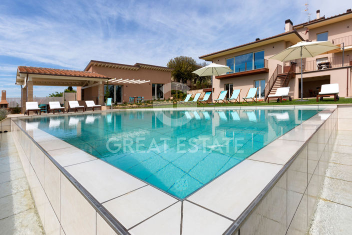 Image No.8-7 Bed Villa for sale