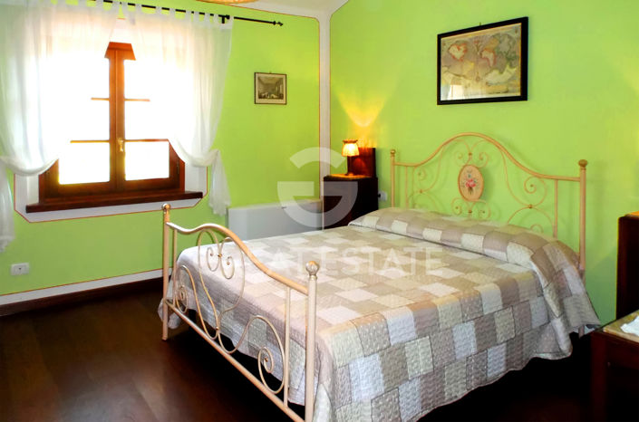 Image No.20-8 Bed Country House for sale