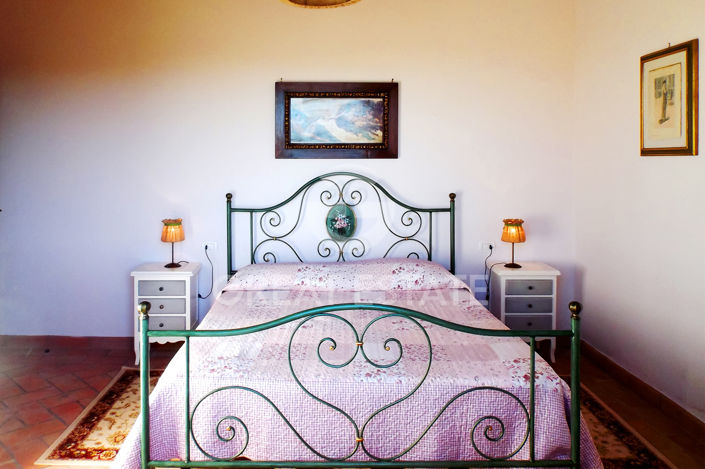 Image No.21-8 Bed Country House for sale