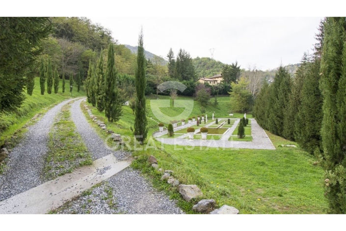 Image No.13-11 Bed Villa for sale