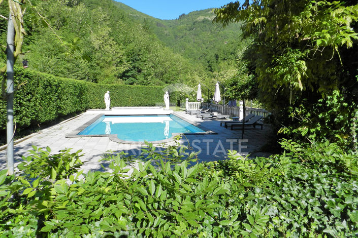 Image No.25-11 Bed Villa for sale