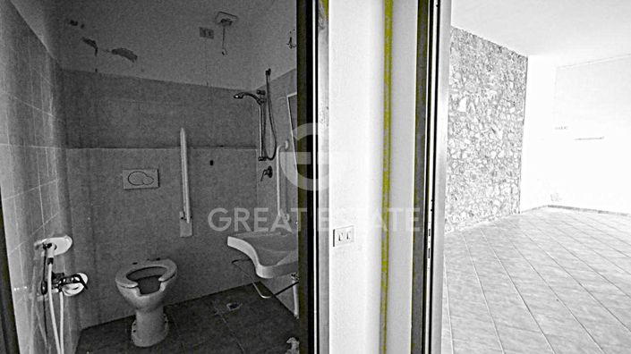 Image No.12-4 Bed Property for sale