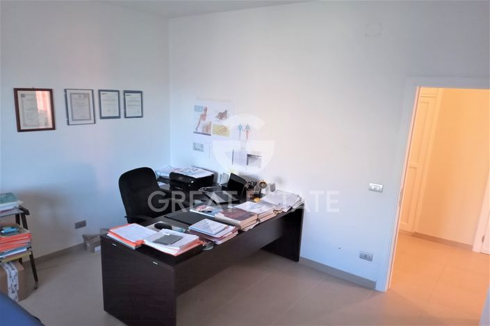 Image No.18-Appartement de 4 chambres à vendre à Ficulle